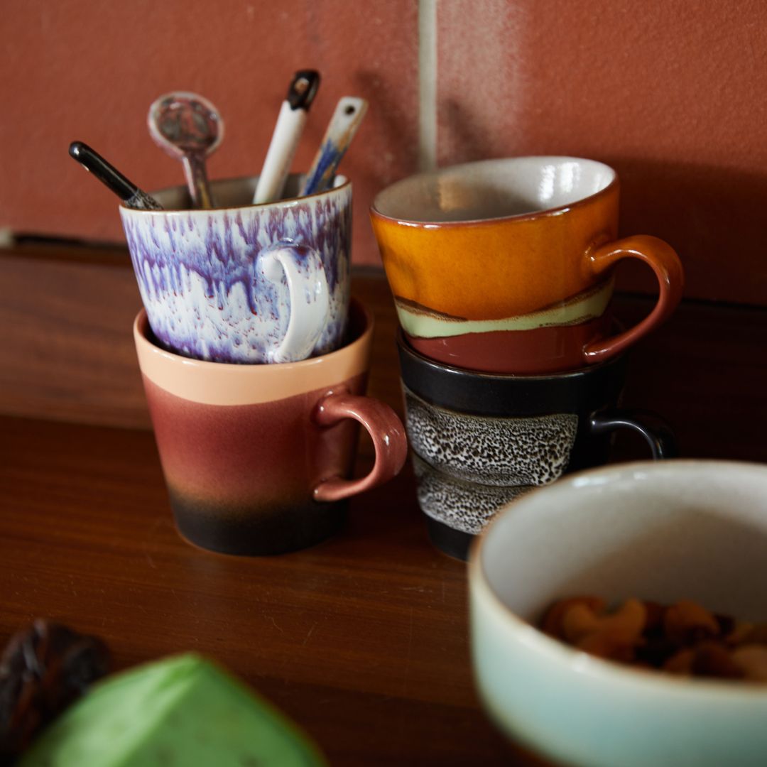 HK Living Americano Mug “Clay” keramikk i varme jordtoner.