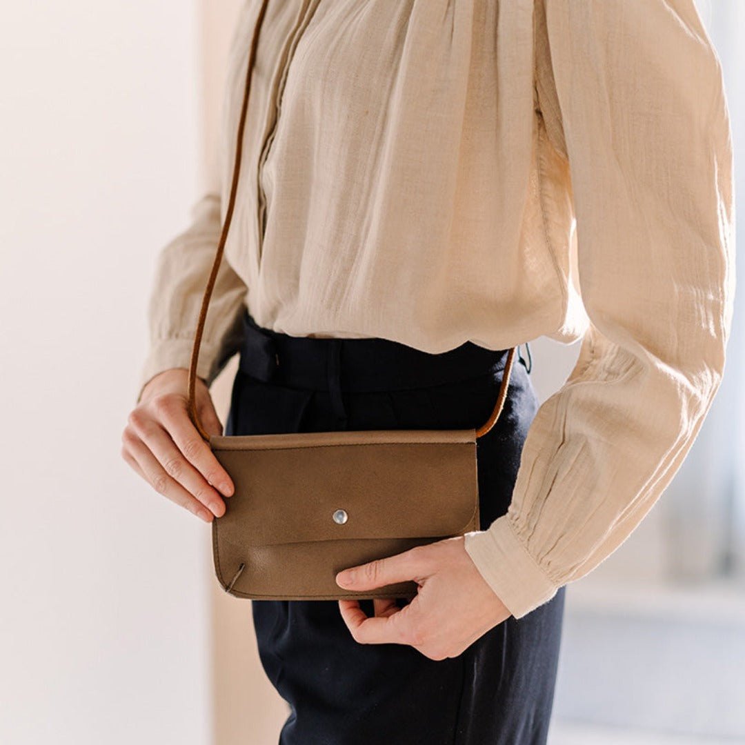 Mobilveske i skinn Hang On Moss