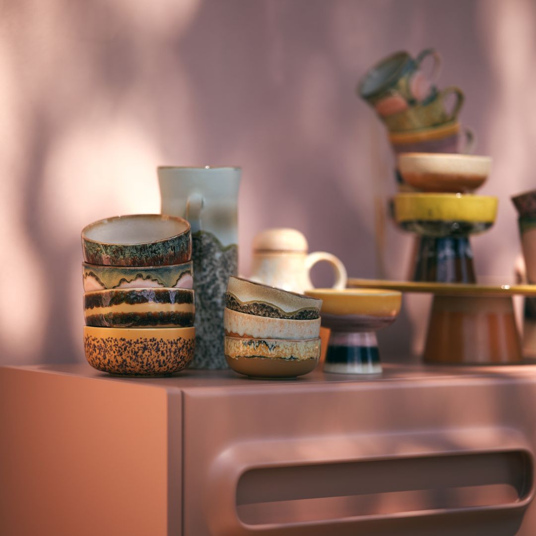 70’s Ceramics Dunes-skåler med frukt og grønnsaker på bordet.