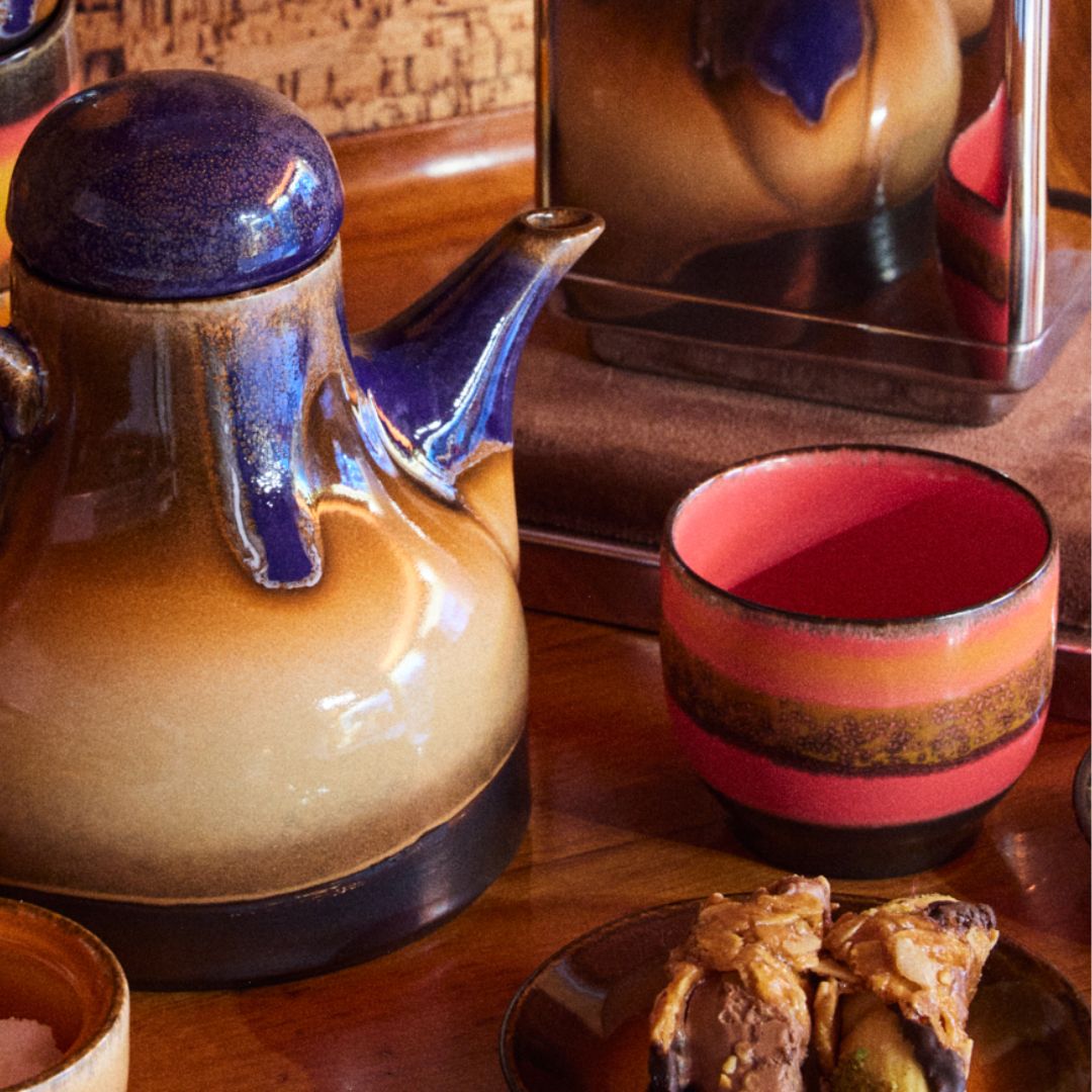 Arabica kaffekopp med rosa og brune toner, retro uttrykk fra HK Living