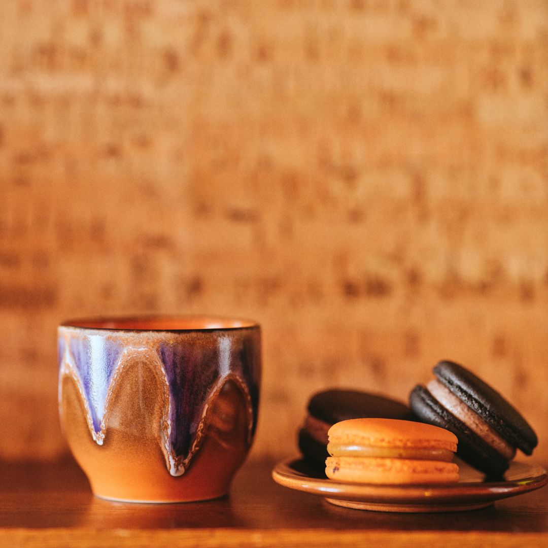 70s Ceramics Arabica kopp fra HK Living, håndlaget detalj og varme farger.