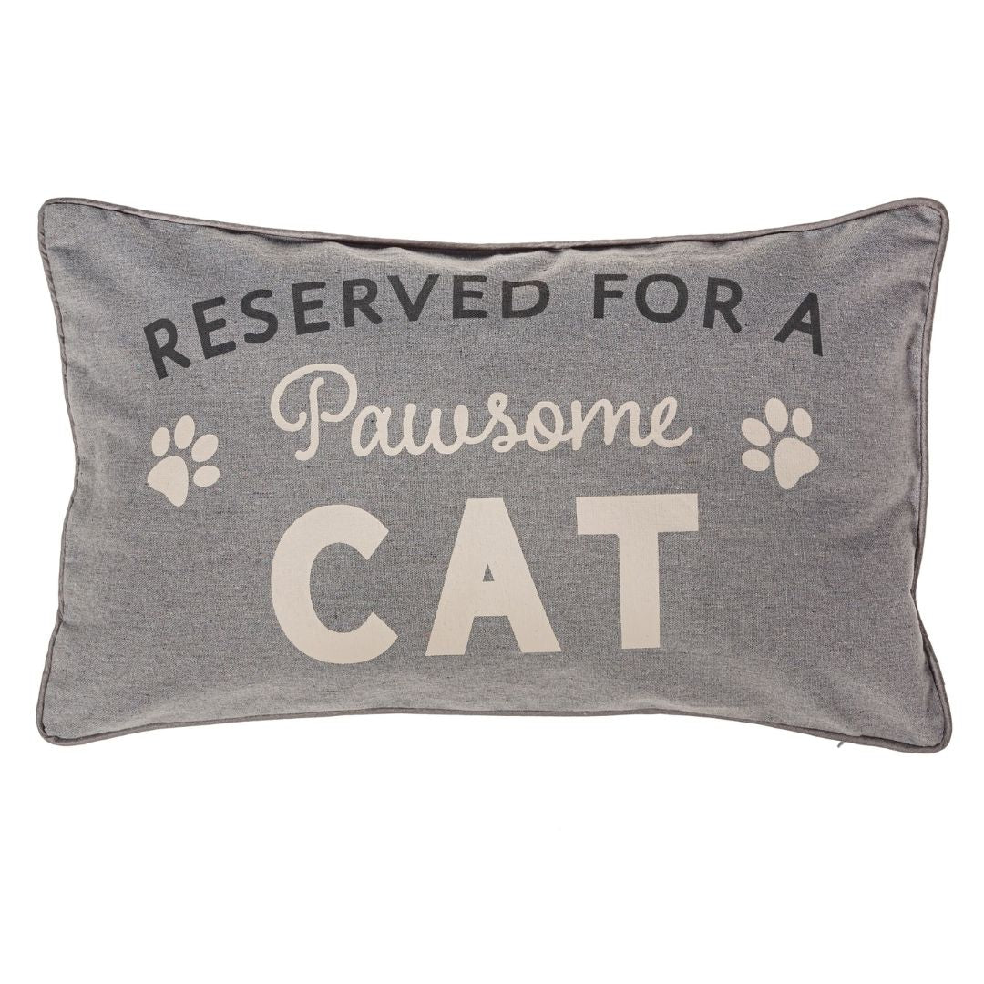 grå putetrekk med teksten Reserved for a Pawsome Cat