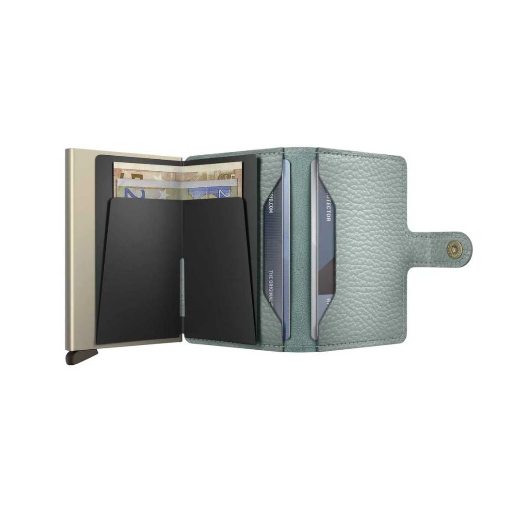 Secrid Miniwallet Pebble Sea Green åpen, viser kortplasser og indre rom.