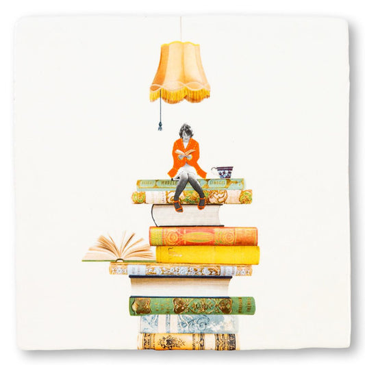 Keramisk StoryTile "Bookworm" – håndlaget flis for bokormer som elsker å lese bøker.