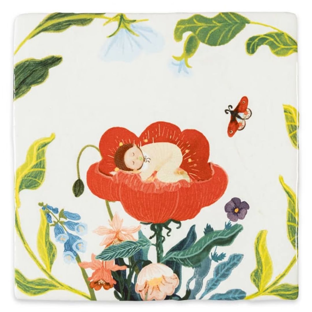 Storytiles “May you blossom” – keramisk flis, størrelse S (10x10 cm.), baby i blomst